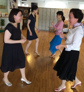 初めてのダンス