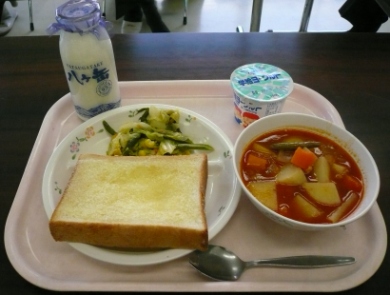 市立御坂西小学校給食試食