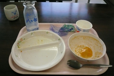 市立御坂西小学校給食試食