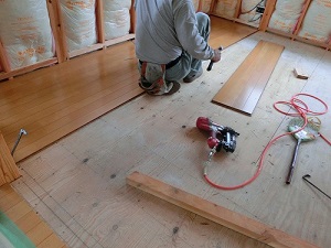 フローリング貼り