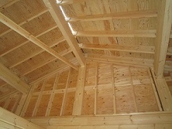 建物の内側から… 光が漏れているのは、棟換気です。