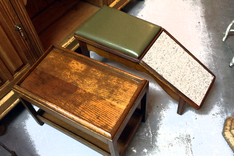 靴磨き用スツールとテーブル Mate.Antique&Intiriors