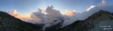 山頂の雲.jpg