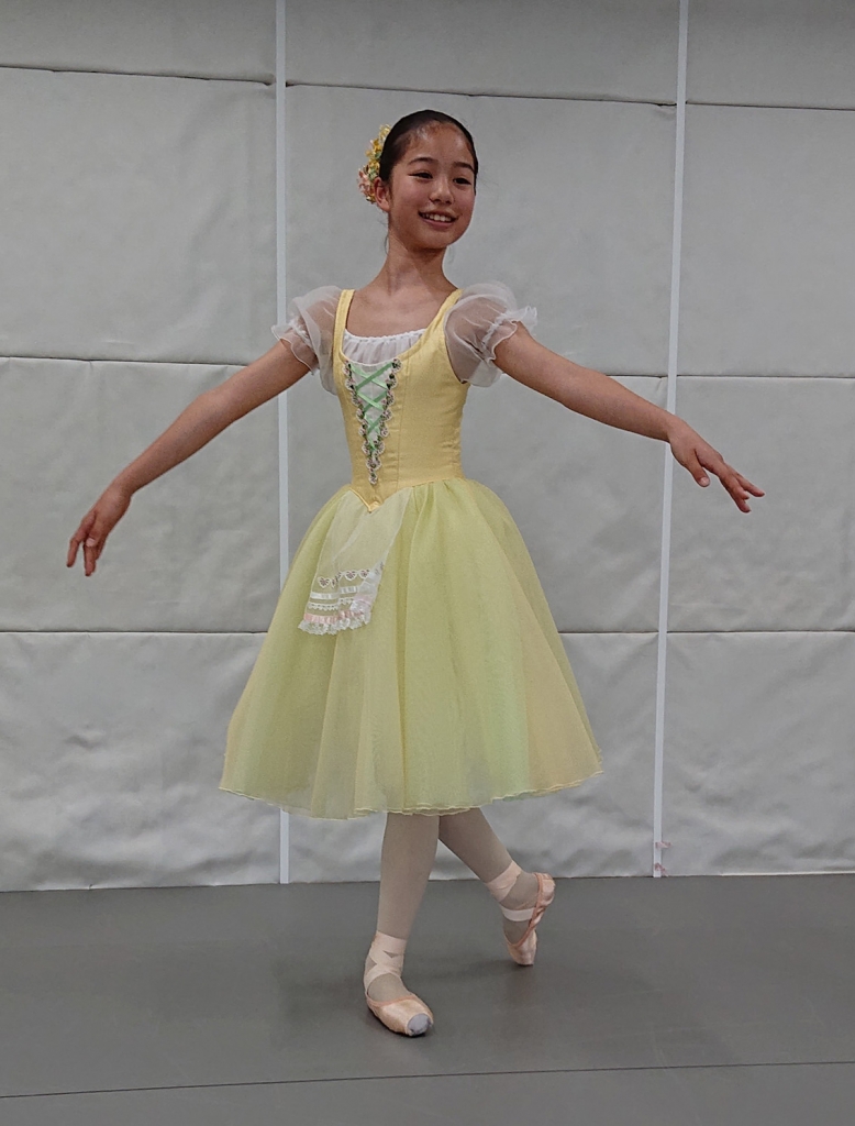 村娘の衣裳を着た女の子