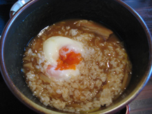 仕上げの半熟卵+半ライスとスープ