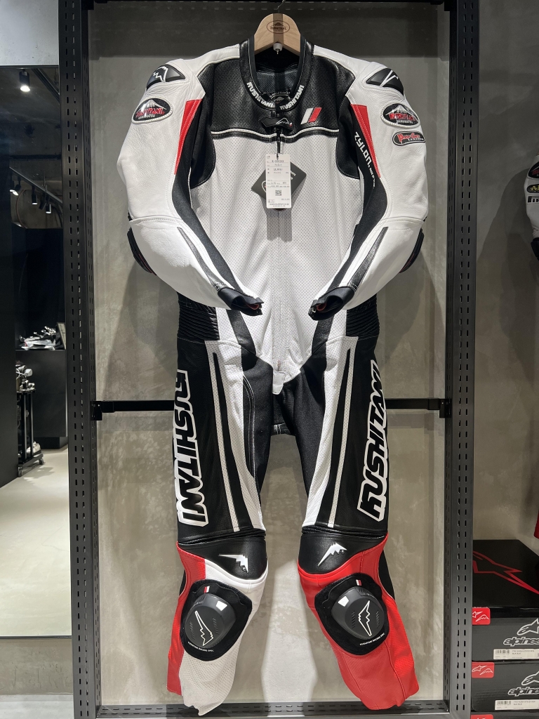 新型レーシングスーツNEXUSⅢが入荷しました！：KUSHITANI 西宮店