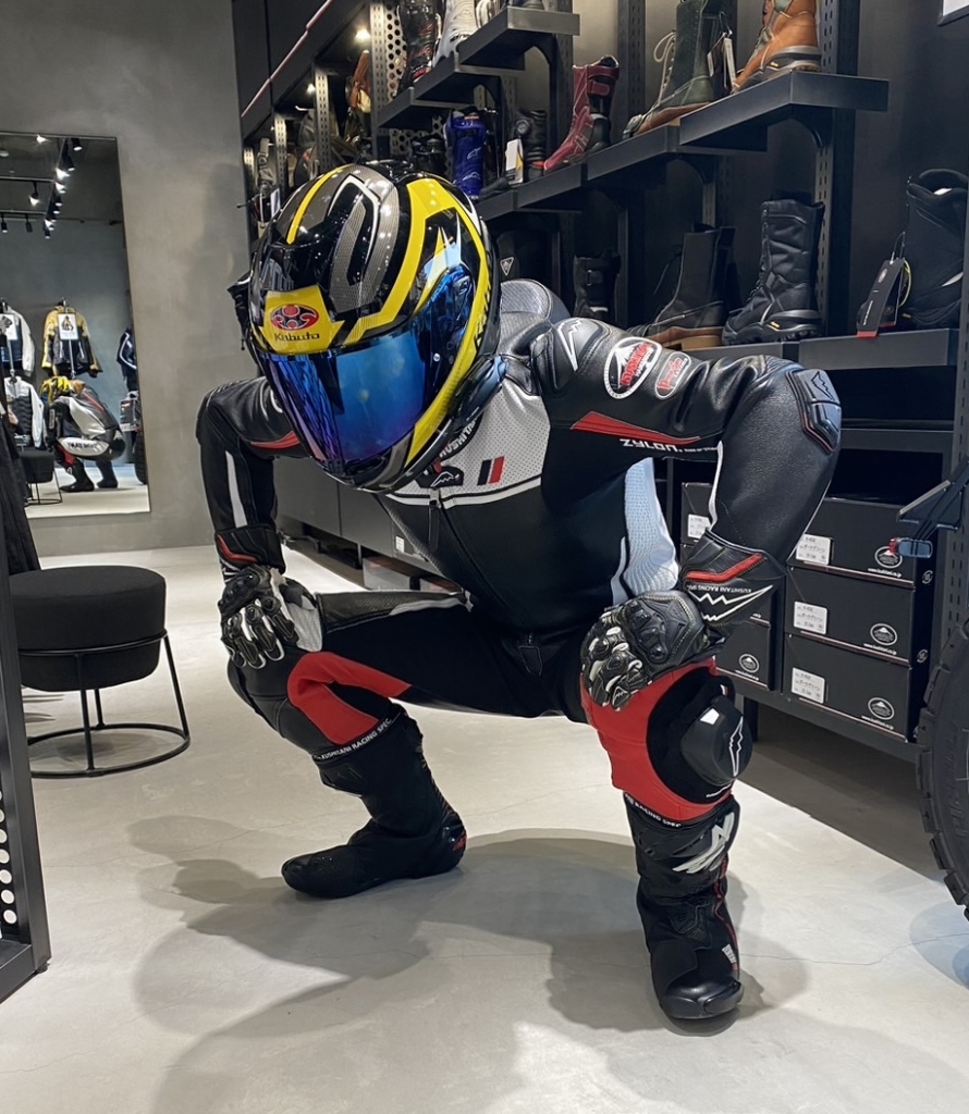 新型レーシングスーツNEXUSⅢが入荷しました！：KUSHITANI 西宮店