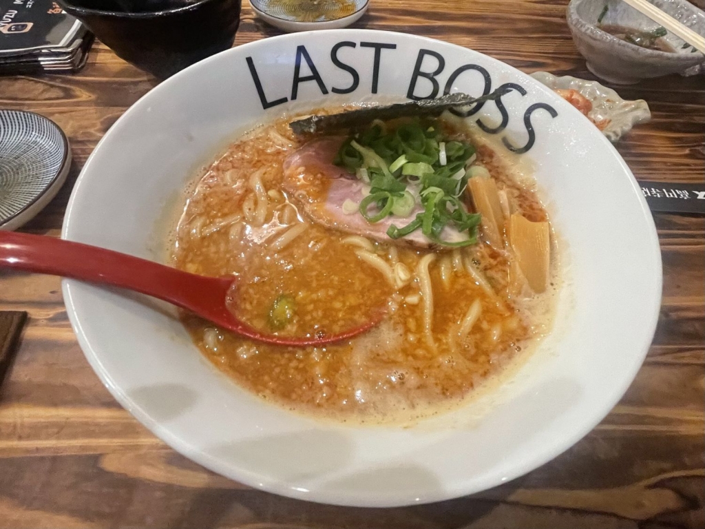 BOSSラーメン辛口