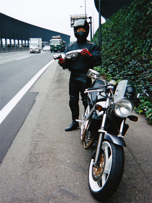 HONDA BROS P-1 94年? マフラー脱落/東名東京インター付近1