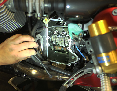 MotoGUzzi V11 Coppa Italia シフトカバー開けたところ
