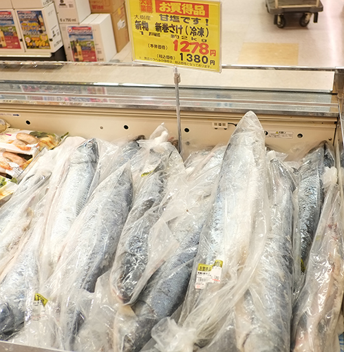 “いちまる”店内/北海道と言えばコレ。例え冷凍でもスーパーで売ってること自体が北海道