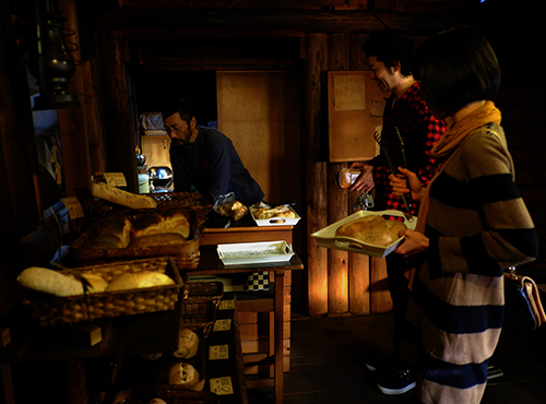 “ごりらのしっぽ”の店内