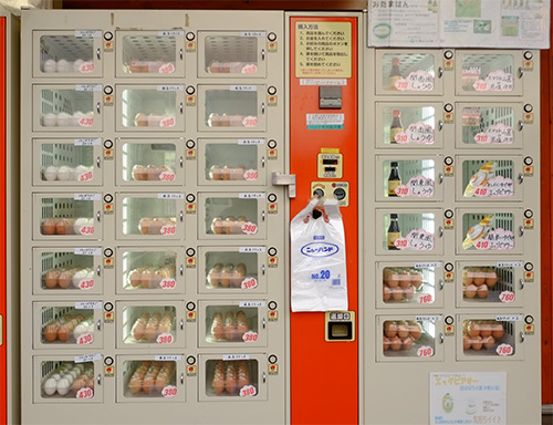 “道の駅なかさつない”の生卵の自動販売機
