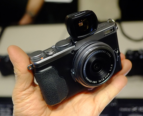 富士フイルム・スクエアにて/X70+外付け光学ファインダー