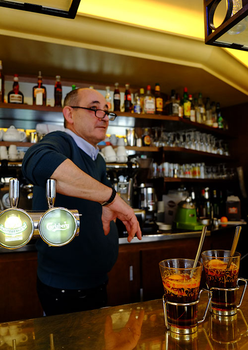 ヴァンヴのカフェのおじさん