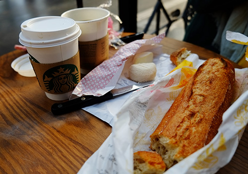 パリ東駅で朝食