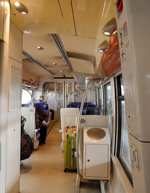 TREの車内1