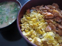 鮭と玉子の二色丼
