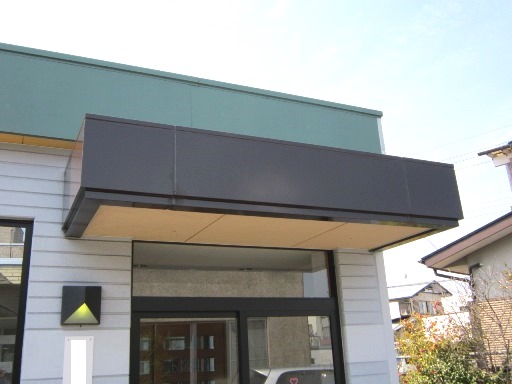 屋根庇板金塗装工事後.JPG