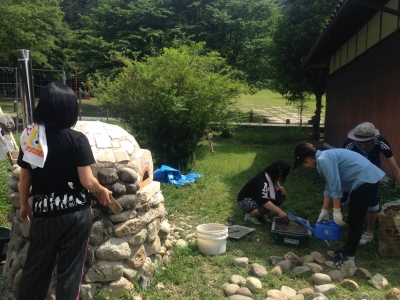 石窯作りイベント作業風景6月