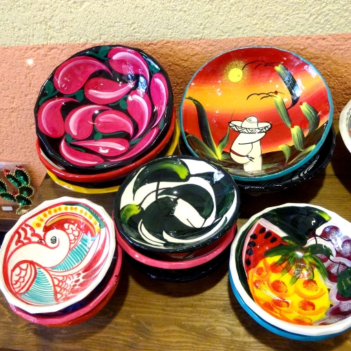 メキシコのカラフルな絵皿