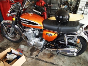 CB750