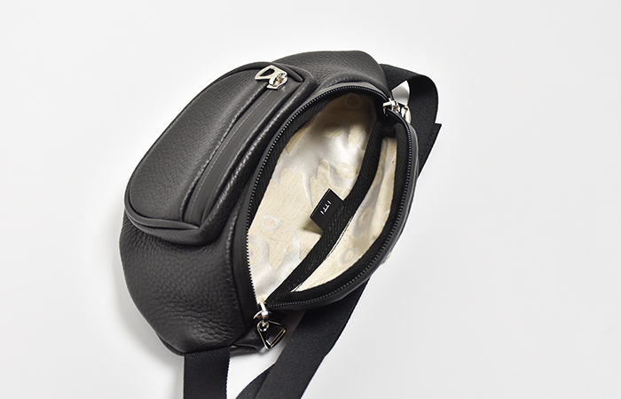 ITTI (イッチ) JUDIE COIN BODY POUCH / DIPLO (ジュディ コイン