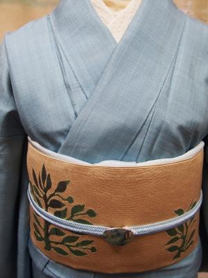 水色無地紬と孔雀綴れ帯 | 時代布池田ブログ