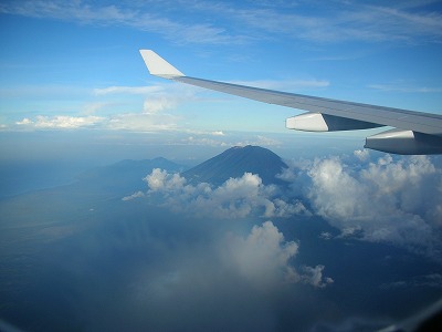 機内から撮影 アグン山!