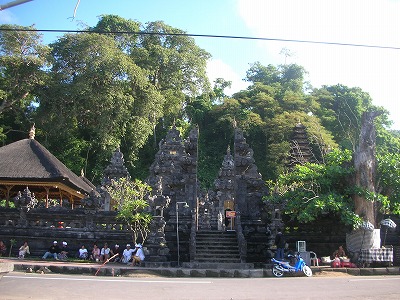 ゴア・ラワ寺院