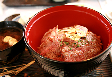 キッチン四季のステーキ丼