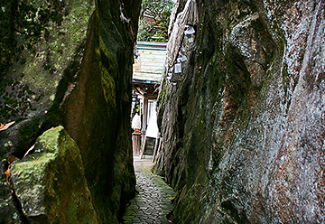 太郎坊宮の夫婦岩