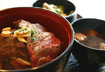 キッチン四季のステーキ丼