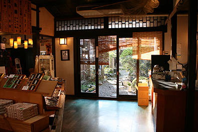 黒壁五號館の中