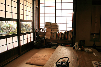「翼果楼」の店内