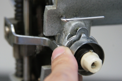 JANOME model 763 ジャノメ763の糸取りバネと釜のネジと JANOME model 763 ジャノメ763の糸取りバネと釜のネジと