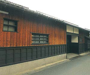 長屋門