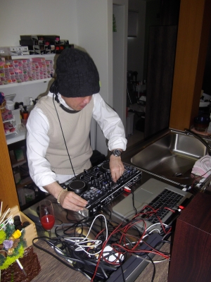 DJ