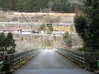 寸庭橋の上