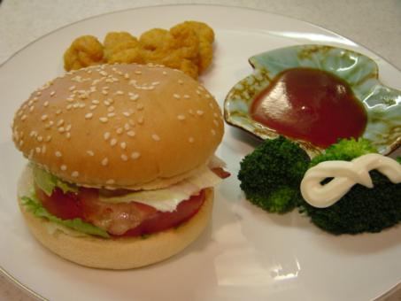 ベーコンレタストマトバーガー