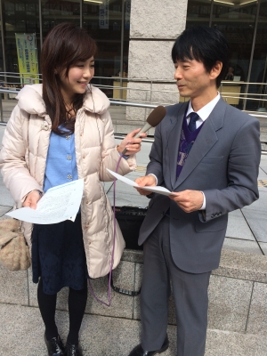 ラジオ放送本番(県庁前停留所にて)