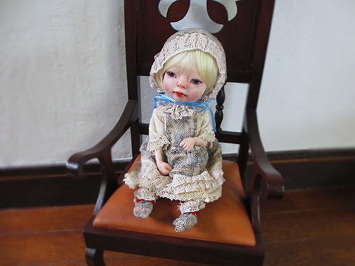 椅子と少女【マキシム】 樹脂粘土人形 | スキニーギニアピッグ園 