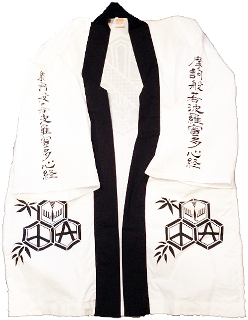 希少 black means 法被 般若心経 ハッピ　羽織り ポイント10倍 14010黒×金 BLOOD MONEY TOKYO-半袖Tシャツ 愛国
