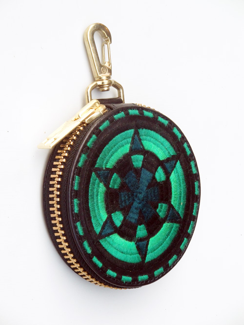 更新1022□【blackmeans x FUÜDOBRAIN】Embroidely Circle Pouch