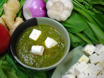 サグパニール ほうれん草とチーズのカレー