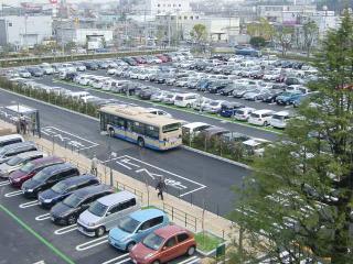 屋外の駐車場