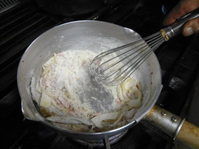 小麦粉入れます