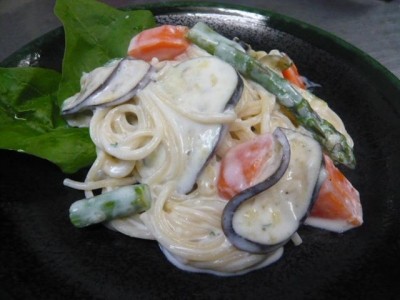 ホワイトソースのパスタ