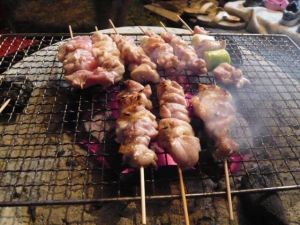 焼き鳥を焼く