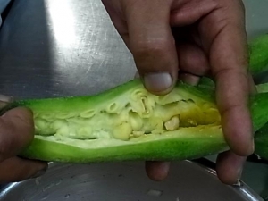 切れ目を入れる